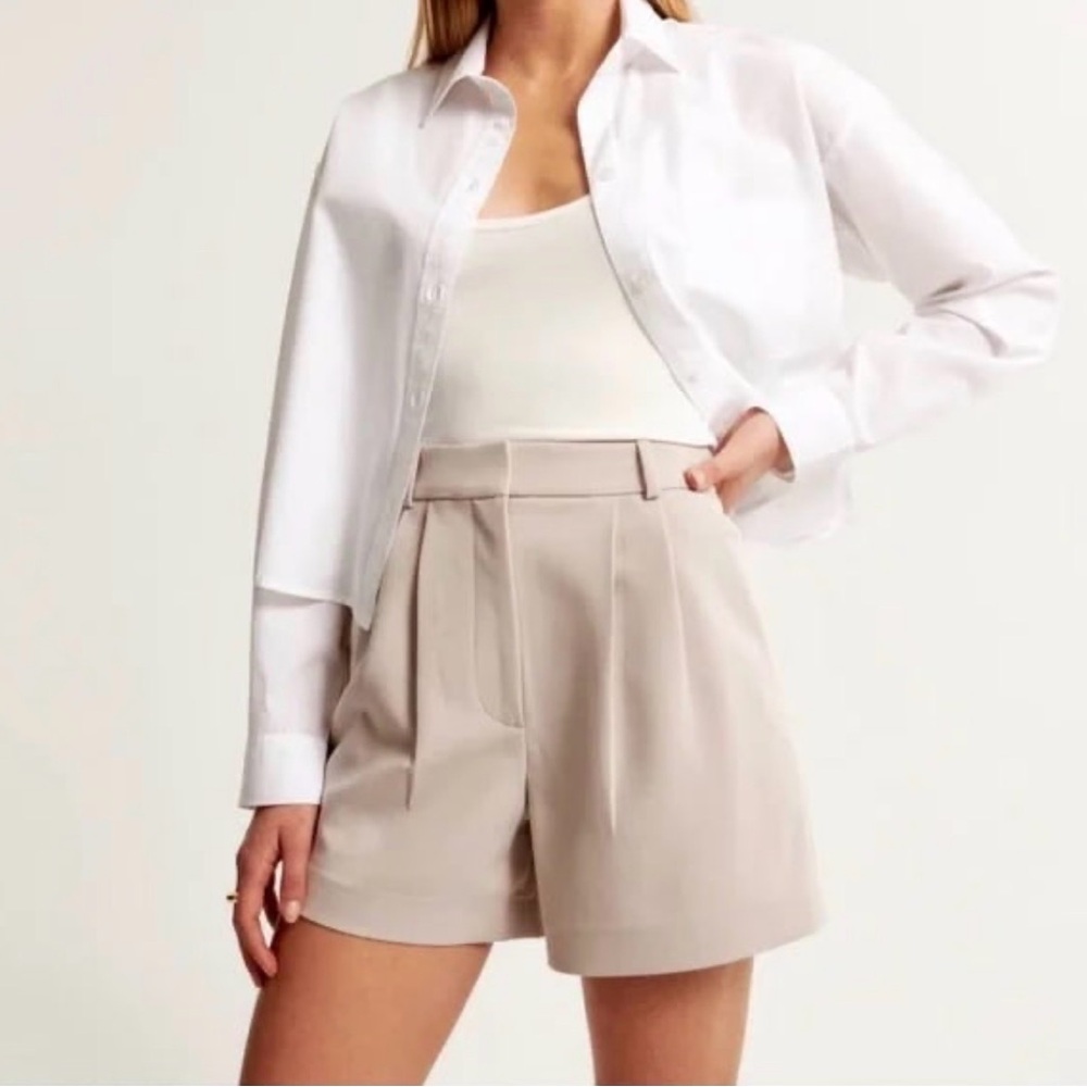 Abercrombie & Fitch Trouser High Waisted Shorts in Tan Khaki